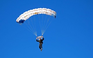 欧冠联赛小组赛第三名一定要踢欧联杯吗，欧冠小组赛第四名能参加欧联杯吗？